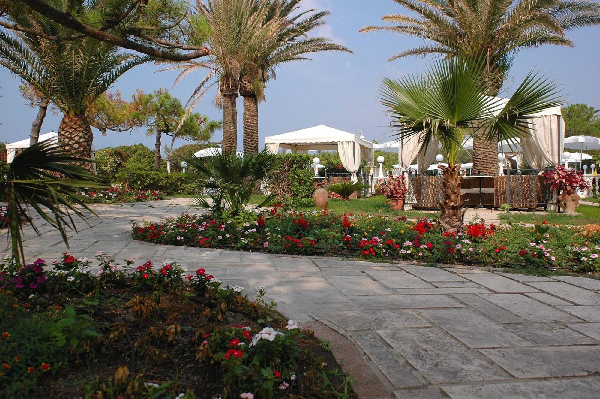 Hotel Domizia Palace