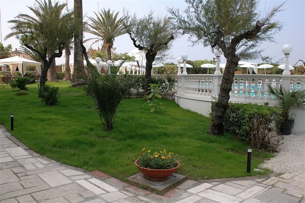 Hotel Domizia Palace 4*