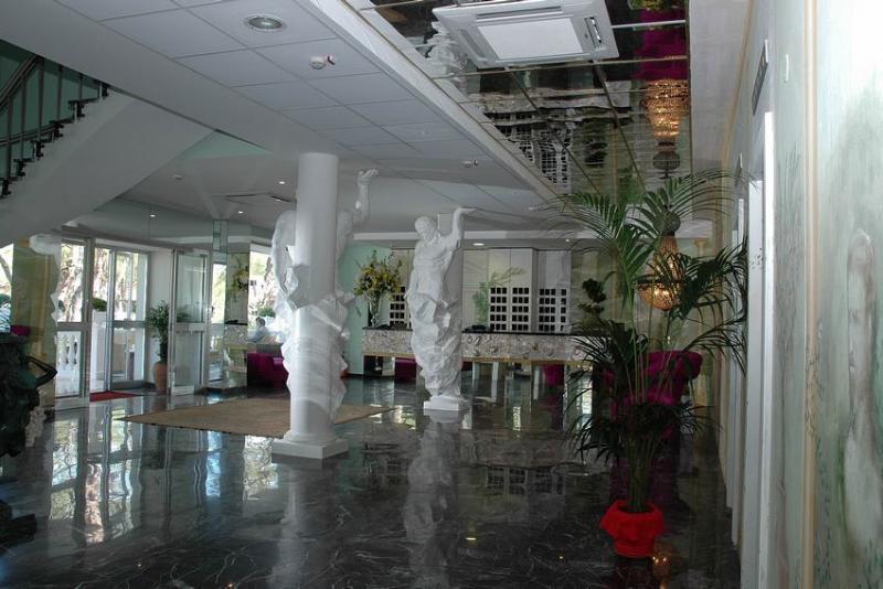 Domizia Palace Hotel 4*